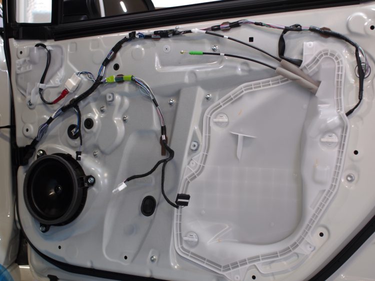 トヨタ カローラスポーツのオーディオ取り付けを行いました