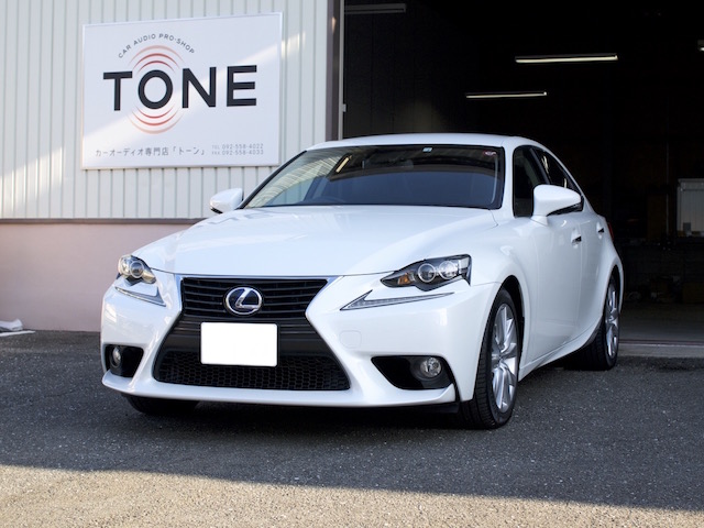 レクサス ＩＳ３００ｈ にビーウィズのミラーメディア ＭＭ−１ と、ユピテルのレーダーを取り付け