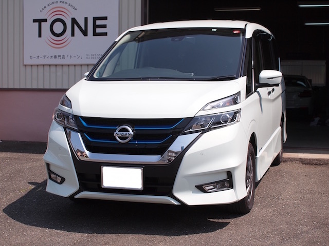 日産セレナのフロントスピーカー交換作業