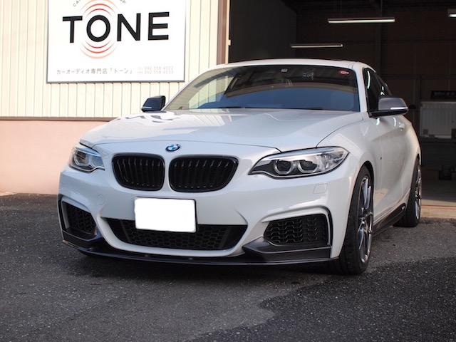 ＢＭＷ ２３５ｉ（Ｆ２２）にアンプ取り付けとスピーカーケーブル引き換え作業