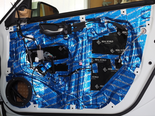 ホンダ シビック ドア制振（デッドニング）作業