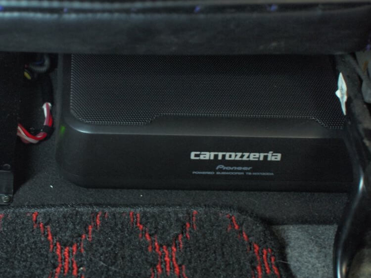 パワードサブウーファー取り付け