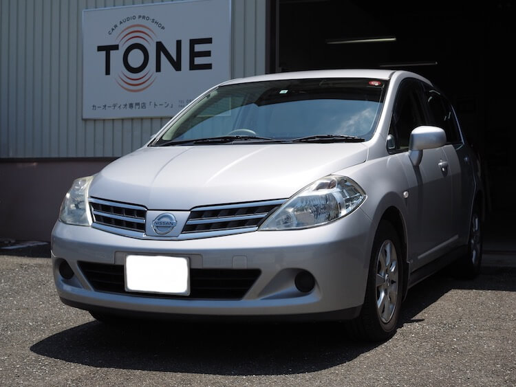 日産 ティーダ にナビゲーション取り付けとスピーカー交換作業を行いました