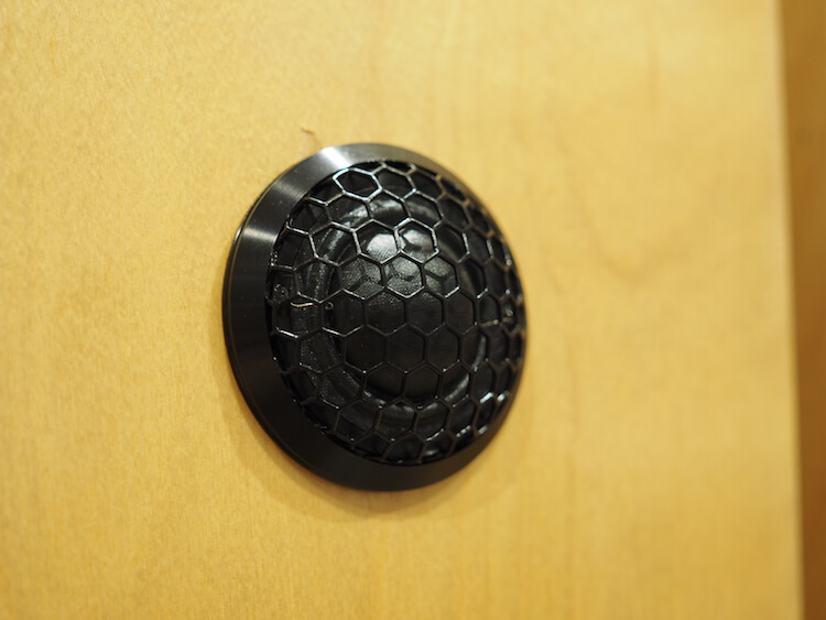 スピーカーの試聴機をお借りしました