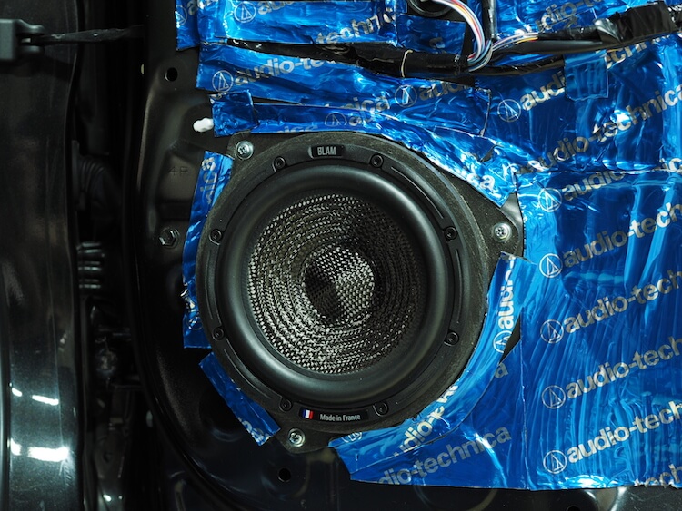 トヨタ カローラフィールダー ブラムのスピーカーへ交換作業