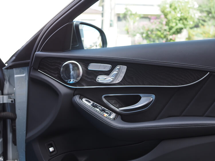 メルセデス・ベンツ Ｃ２５０（W２０５）をフォーカルのスピーカーへ交換作業