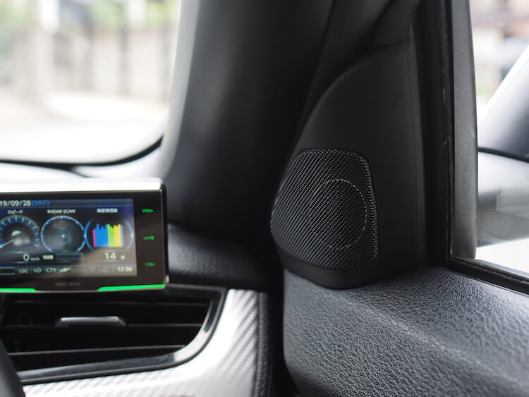 ＢＭＷ Ｚ４（Ｅ８９）のスピーカーをブラムに交換