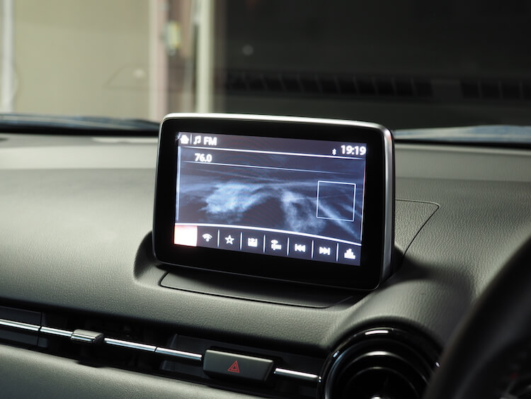 マツダ ＣＸ−３ スピーカー交換とアンプ内蔵プロセッサー取り付け作業