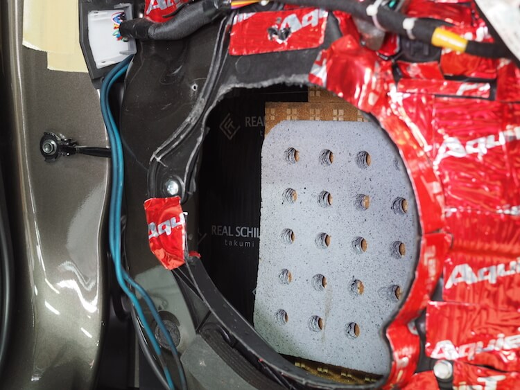 マツダ ＣＸ−３ スピーカーケーブル交換作業