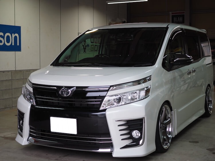 トヨタ ヴォクシー フロアの静音作業