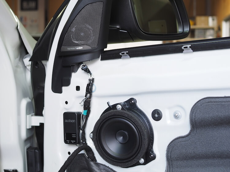 ＢＭＷ Ｘ１（Ｆ４８）オーディソンのスピーカーへ交換作業