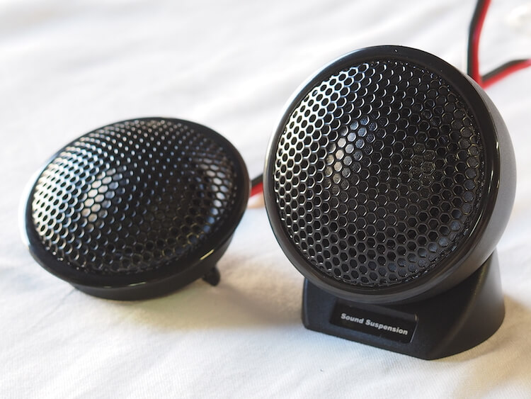 トヨタ ハイエースにサウンドサスペンションのアマネを取り付けました