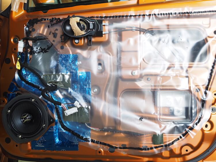 日産 ノート フロントスピーカー交換作業
