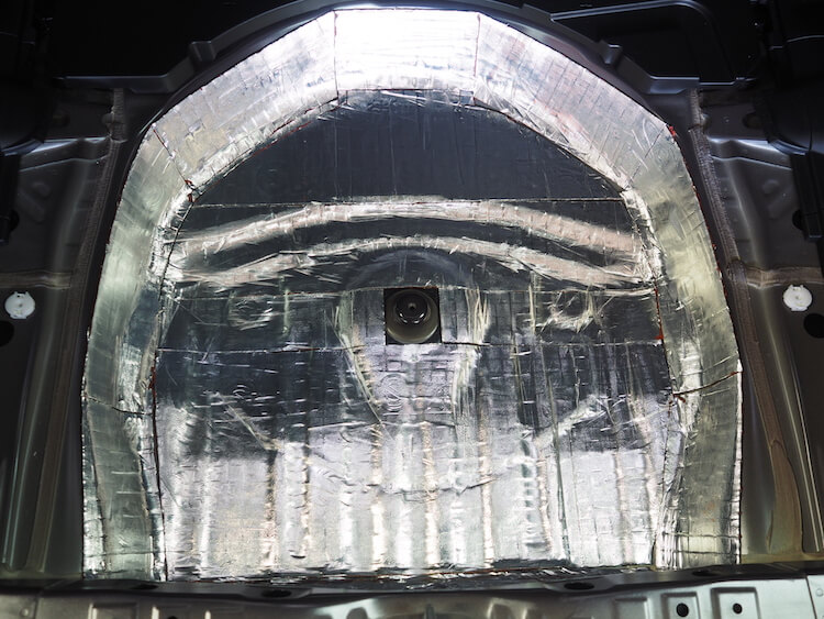 スバル インプレッサスポーツ トランク静音作業