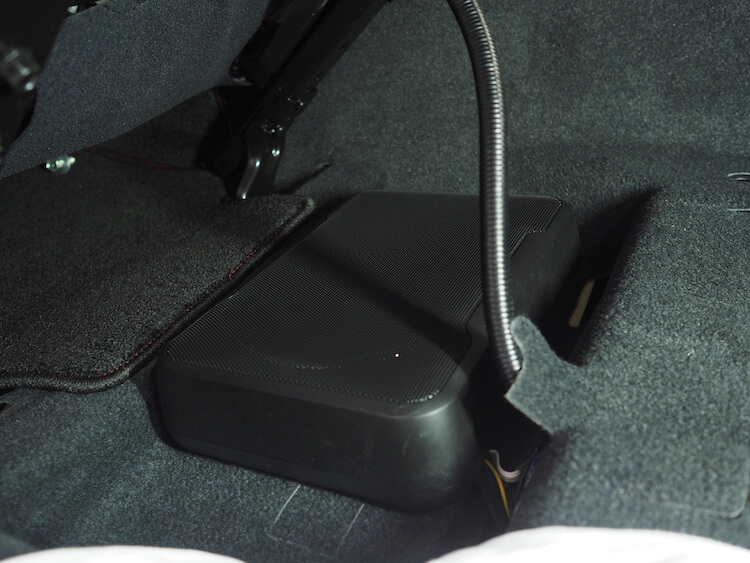 スバル レヴォーグ パワードサブウーファー取り付け