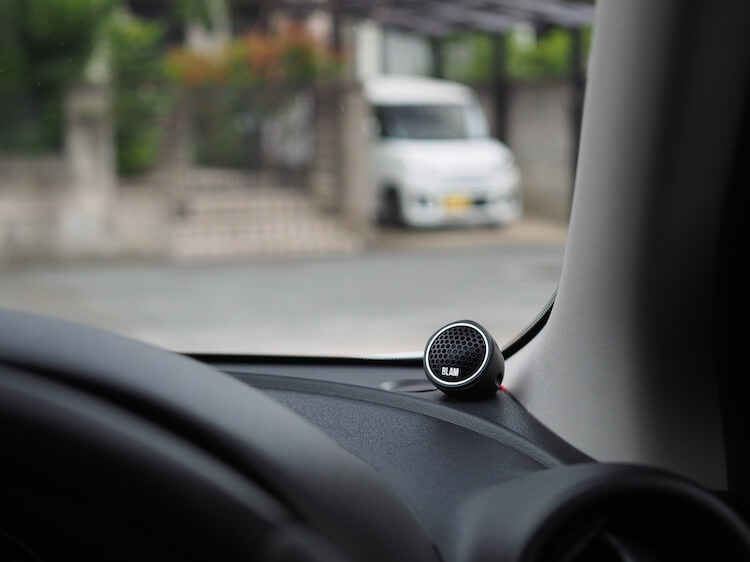 ニッサン マーチ スピーカー交換とサイバーナビ取り付け