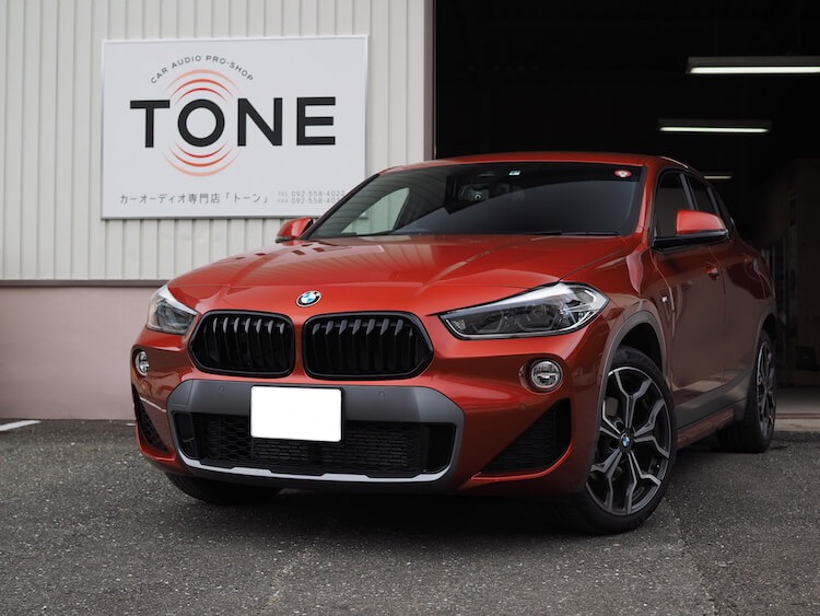 ＢＭＷ Ｘ２ スピーカー交換とアンプ内蔵プロセッサー（DSP）取り付け作業