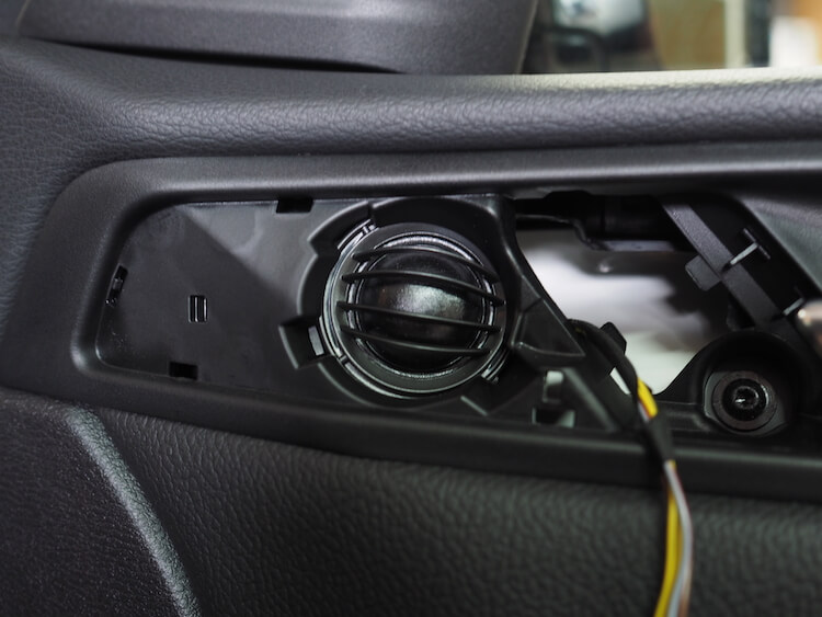 ＢＭＷ Ｘ４（Ｆ２６）スピーカー交換