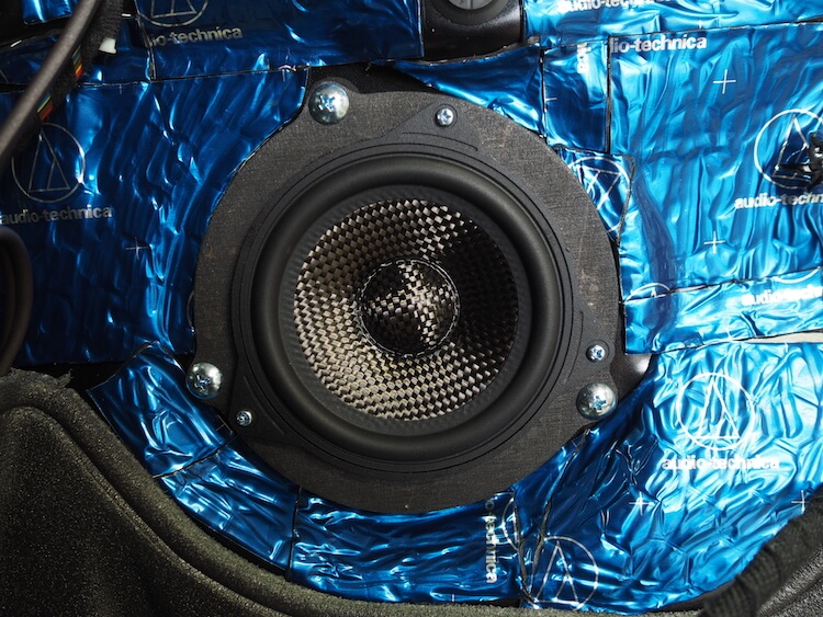 ＢＭＷ ３２８ｉ（Ｆ３０）スピーカー交換作業