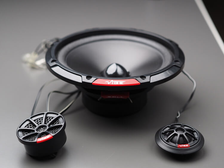 イギリスのブランド ヴァイブの試聴スピーカーお借りしました