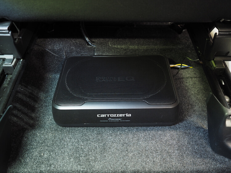 トヨタ プリウス パワードサブウーファー取り付け