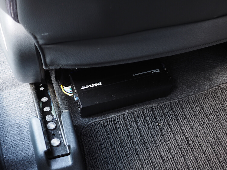 ホンダ フィットシャトル アンプ取り付け