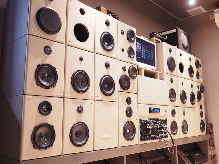 スピーカー試聴ディスプレイ