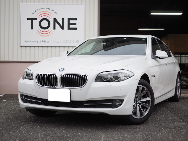 ＢＭＷ ５２３ｉ のスピーカー交換とアンプ内蔵プロセッサー取り付け