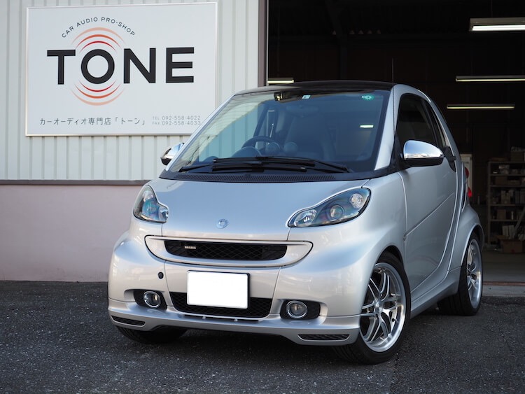 スマート フォーツー サブウーファーとアンプ取り付け