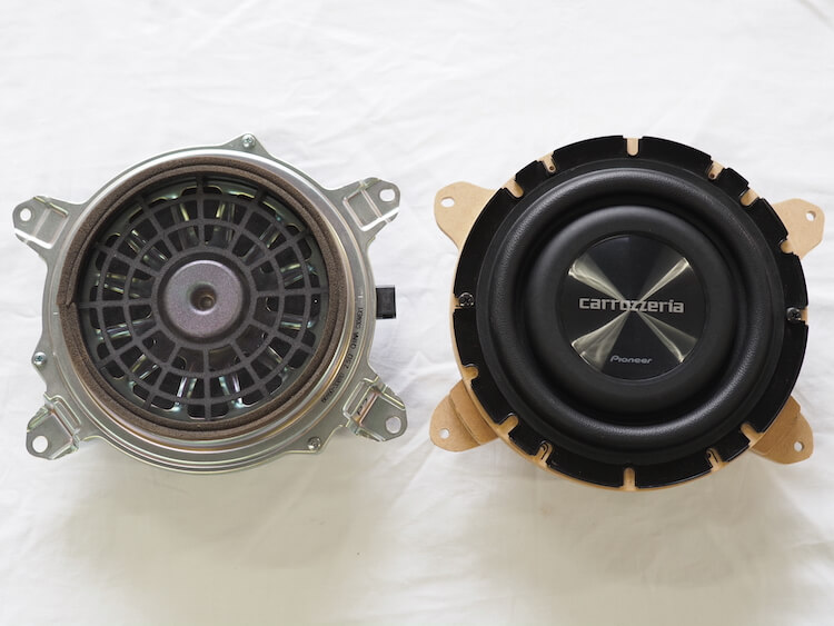 レクサス ＩＳ３００ｈ リアトレーサブウーファー交換