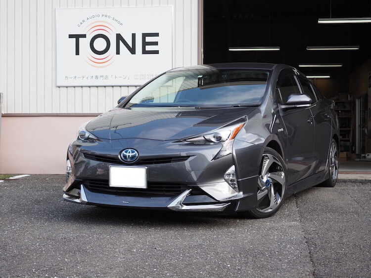 トヨタ プリウス シート下にパワードサブウーファー取り付け