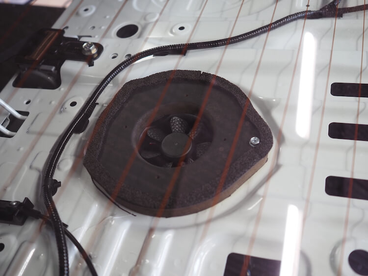 シビックのリアトレーに取り付けたファン