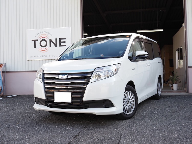 トヨタ ノア スピーカー交換とサブウーファー取り付け