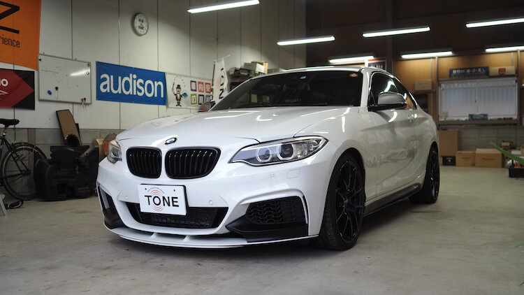 ＢＭＷ ２４０ｉ フロントドアスピーカーとシート下ウーファー交換