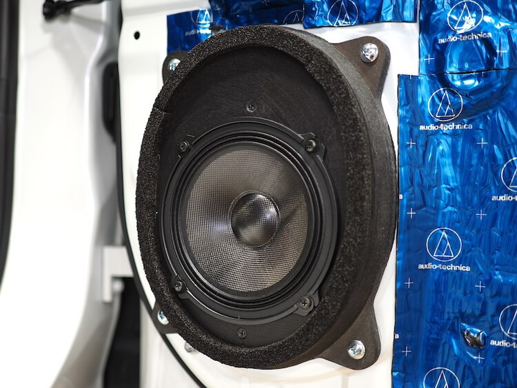 レクサスRX200tのフロントドアにカロッツェリアのスピーカーを取り付け
