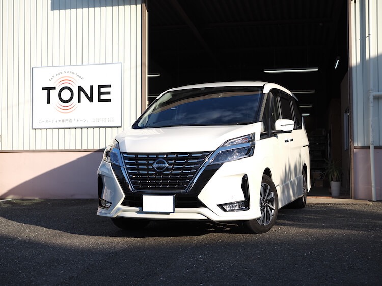 日産 セレナ フロントドア制振作業