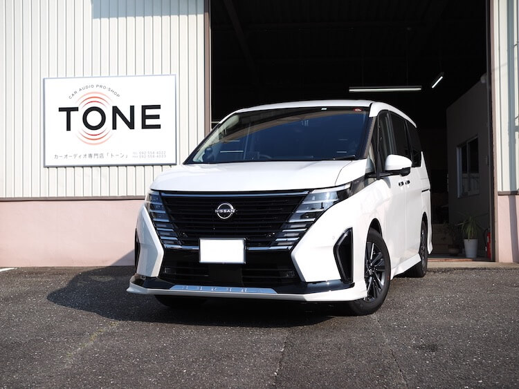 日産 セレナ ルキシオン フロント３Wayスピーカーとアンプ内蔵ＤＳＰ取り付け