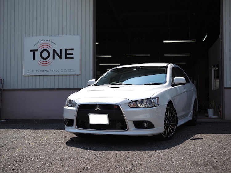 三菱 ギャランフォルティス スピーカーケーブル新設とタイヤハウス静音