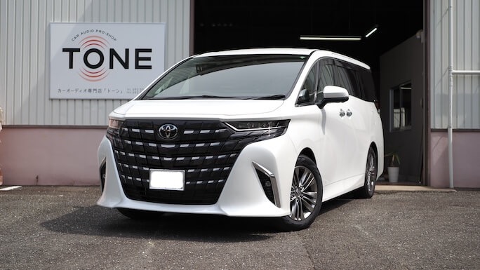 トヨタ アルファード エンジンルーム静音作業とサブウーファー取り付け