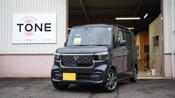 ホンダ Ｎ－ＢＯＸ スピーカー交換とサブウーファー取り付けとディスプレイオーディオ取り付け