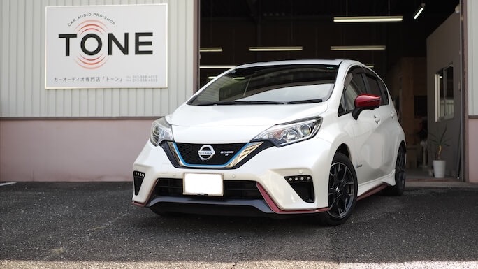 日産 ノート サブウーファー交換とトランクの加工取り付け