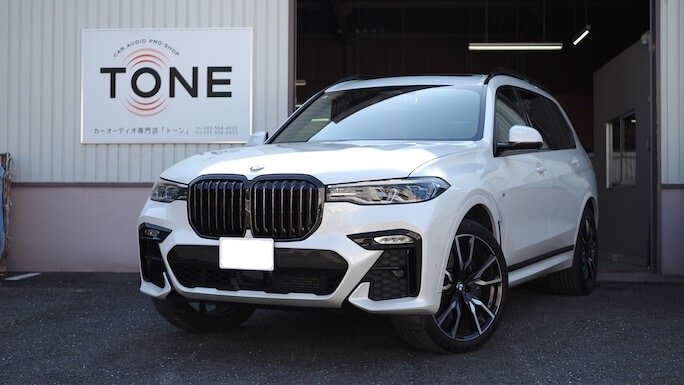 ＢＭＷ Ｘ７ フロントスピーカーとシート下ウーファー交換