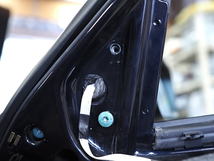 BMW3シリーズのミラー裏にツィーター