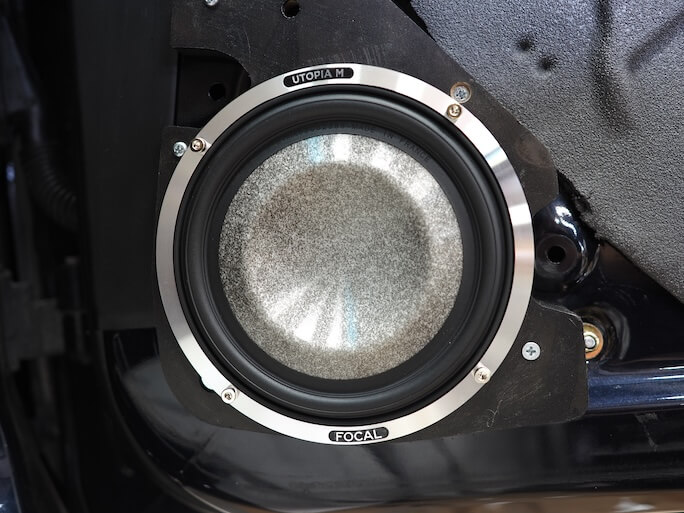 BMW3シリーズのフロントドアにフォーカルのスピーカーを取り付け