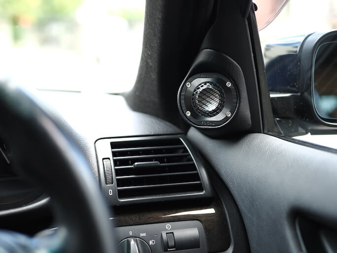 BMW3シリーズのミラー裏にフォーカルのツィーターを加工取り付け