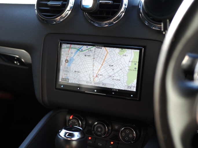 アウディTTにカロッツェリアのナビを取り付け