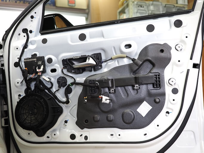 シトロエンC5Xのフロントドア内部