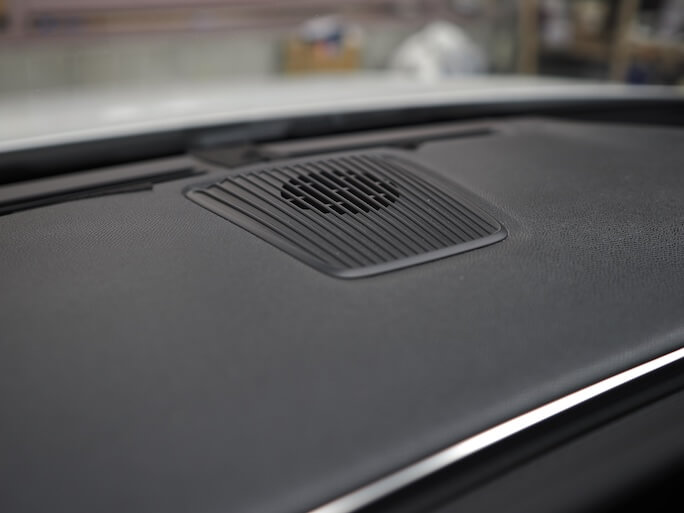 シトロエンC5Xのダッシュボード中央にあるセンタースピーカー