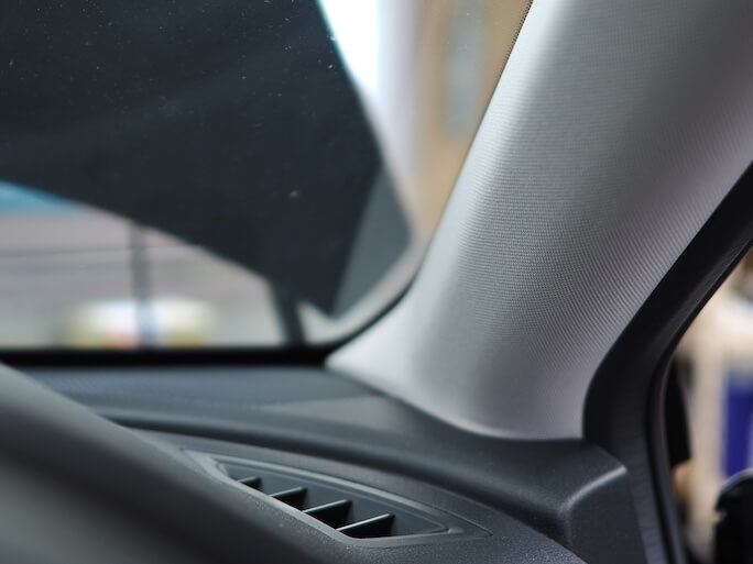 スバルレガシィアウトバックのフロントピラー